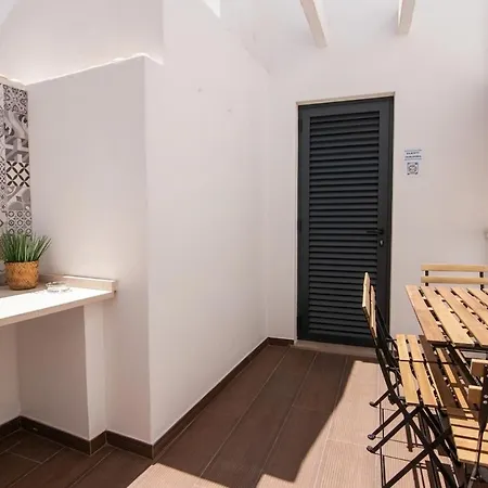 Modern Duplex In Downtown * Faro