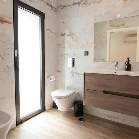Modern Duplex In Downtown Διαμέρισμα